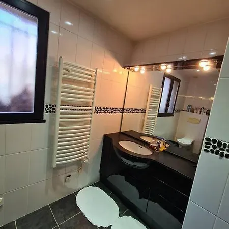 Maison Accessible A Tous Avec Piscine! La Tronche (Isere)